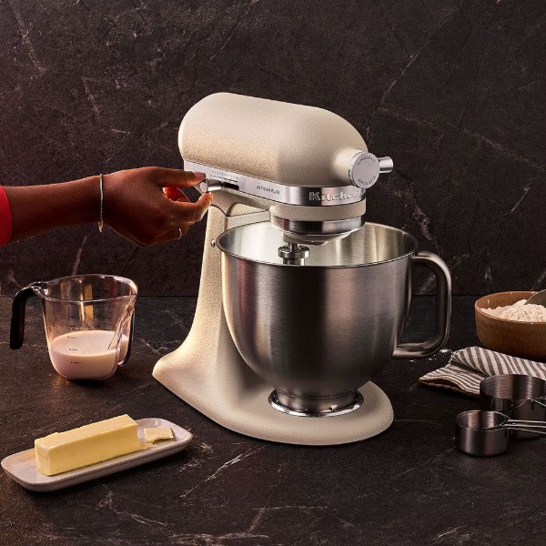 Фото - Планетарный миксер KitchenAid Artisan Plus 4.7 л (5KSM50PKVEOC)